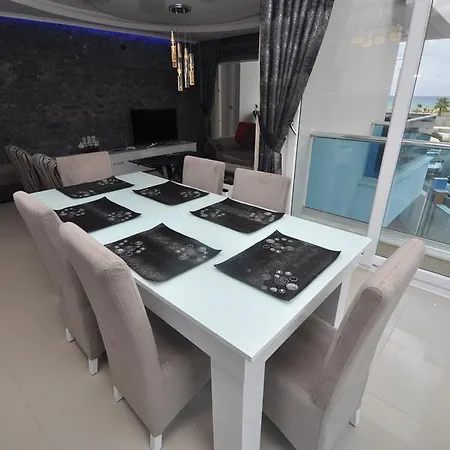 Aqua Diamond Residence Semesterbostad